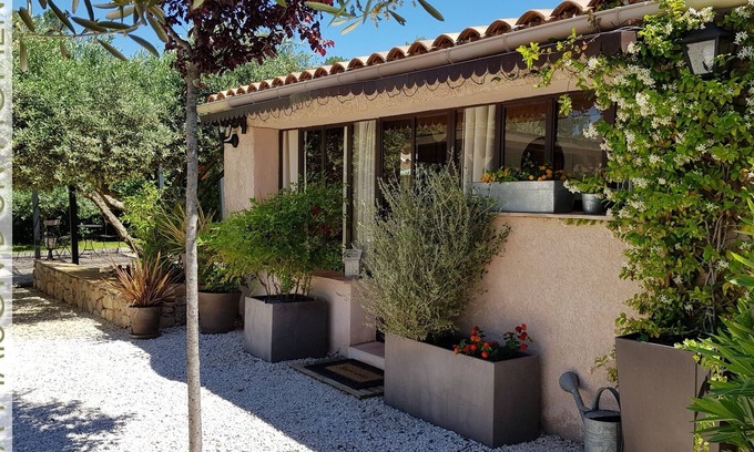 Carces Apartment | In the heart of Green Provence between Mediterranean coast and Gorges du Verdon