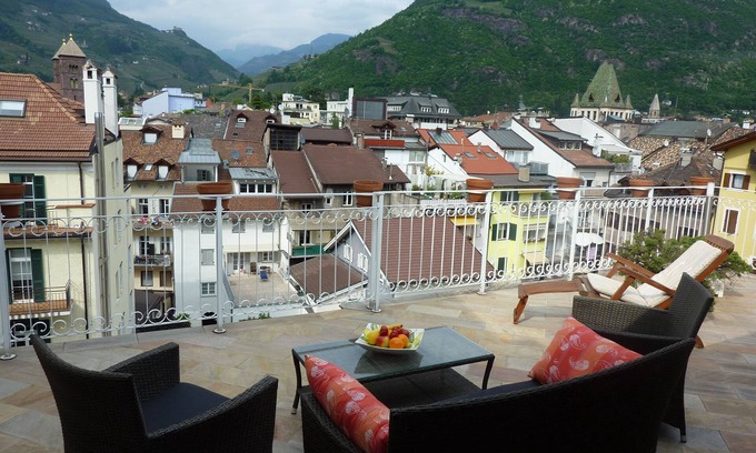 Old Town Condo | in the old town, luxuriously furnished with a sunny roof terrace