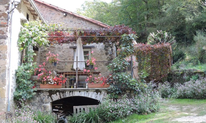 Sonnac House | In the shade of a rouergat mill, house by the water