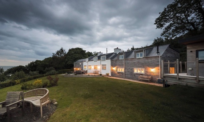 Pentraeth House | Incredible stay overlooking Red Wharf By sleeping up to 8 guests with hot tub & garden lounge area