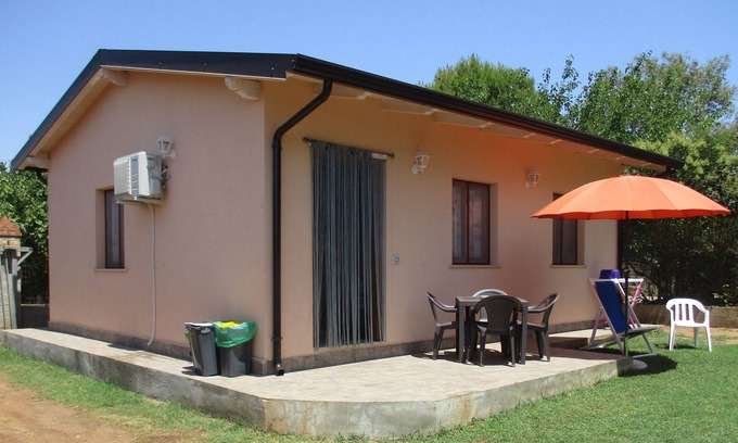 Isola di Capo Rizzuto House | independent villa with garden overlooking the sea