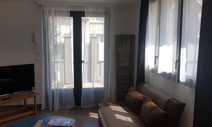 Argenteuil House | Independent apartment for 3 people