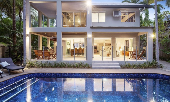 Port Douglas House | Indirah on the Beach - 5 Bedroom Beachfront House
