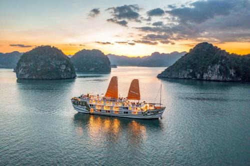 Bai Chay Boat Rental | Indochina Sails Ha Long Bay