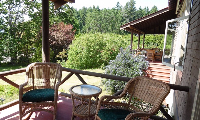 Salt Spring Island House | Indoor Pool, Beach Access, Heritage Home, Sleeps 10, Five Bedrooms, Close 2 town