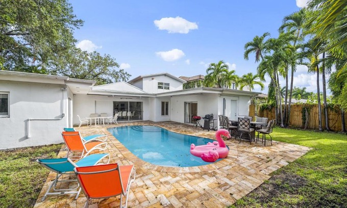 Ojus House | Indulge in 6 Beds Home w Pool near Aventura Mall