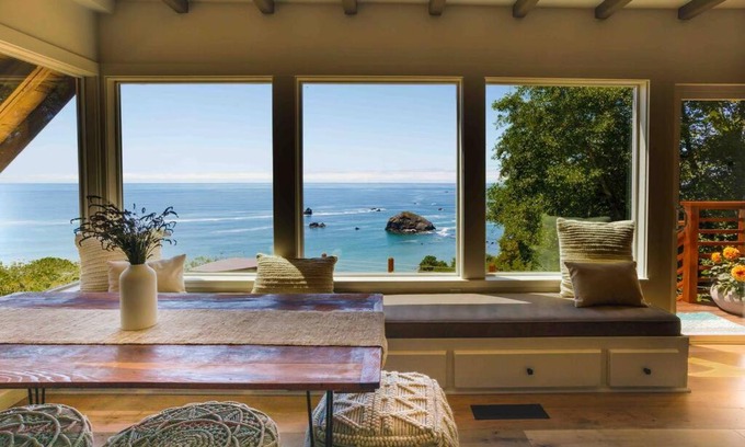 Trinidad House | Infinity ocean view, while soaking in the hot tub!