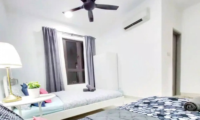 Bandar Kinrara Apartment | Infinity Pool@10 Kinrara - Pavilion near LRT& Sunwayn