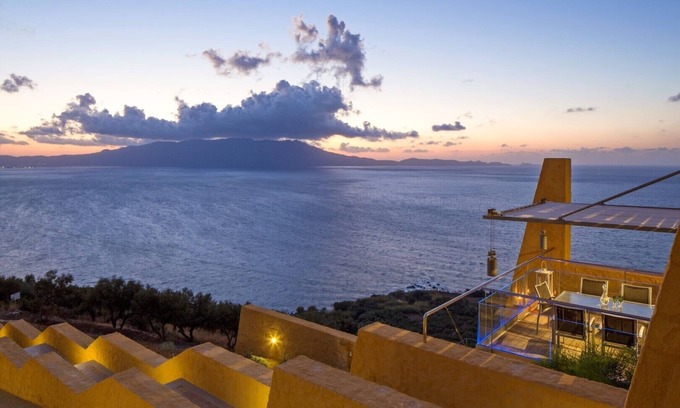 Kolymbari Villa | Infinity pool ★Unique Architecture★Jacuzzi hot tub★Stunning seaview