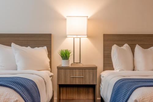 Moss Landing Hotel | Inn At Moss Landing Point