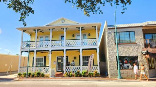 New Smyrna Beach Bed & Breakfast | Inn on the Avenue