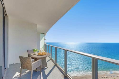 Hollywood South Central Beach Apartment | Insane Ocean View Balcony Beachfront Condo Pool
