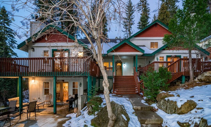 Yosemite West House | Inside Yosemite Park Winter Wonderland