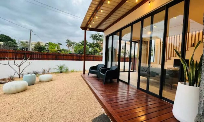 Albion House | Into The Sea - 5 mins from the Beach