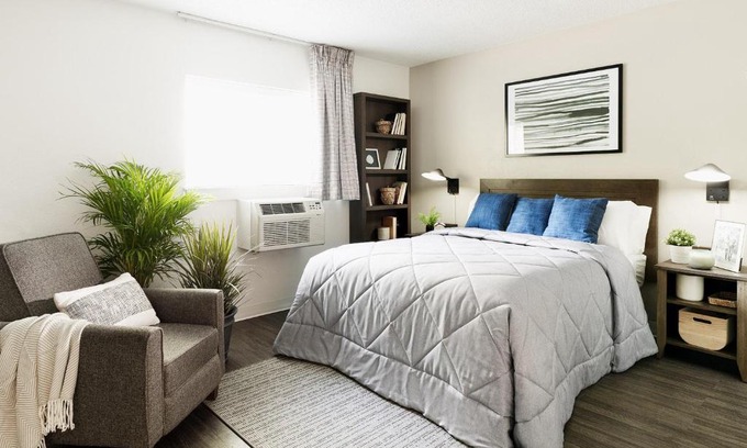 Ross Township Hotel | InTown Suites Extended Stay Pittsburgh PA