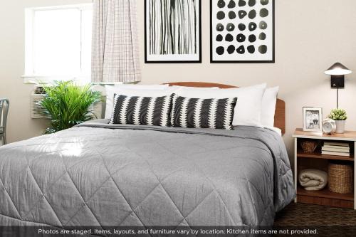 Leon Valley Hotel | InTown Suites Extended Stay San Antonio TX - Leon Valley South
