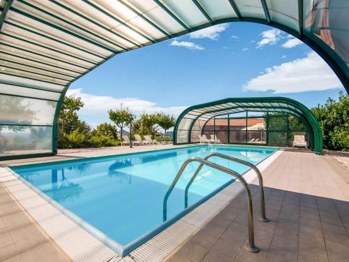 Apecchio House | Inviting Farmhouse in Appenines with covered swimming pool