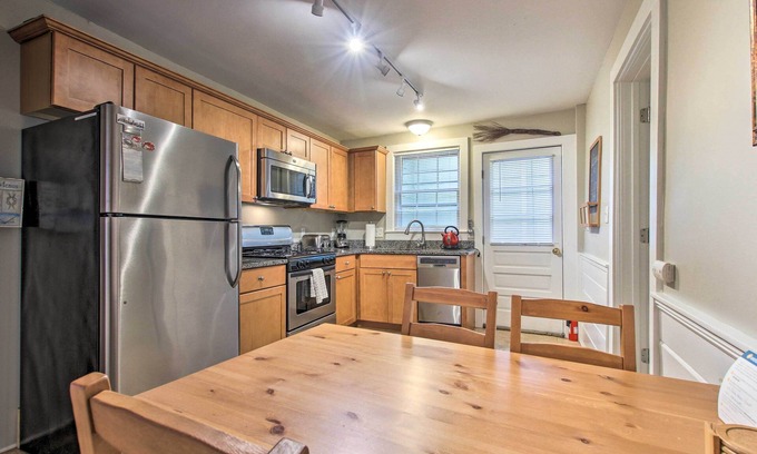 Salem Apartment | Inviting Salem Apartment Near Waterfront & Museums