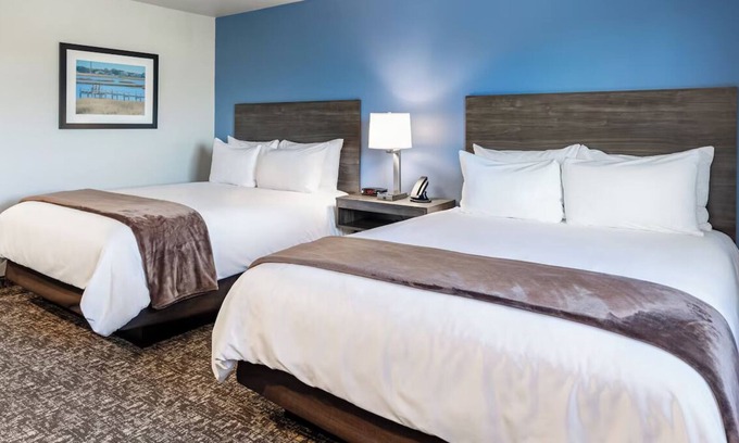 Mitchell Hotel | Inviting Stay Near Dakota Wesleyan & McGovern Library - 3 Units with Kitchen!