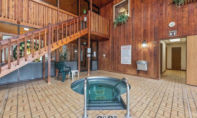 Iron Ridge Hotel | Iron Ridge Inn Motel