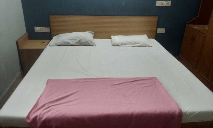Bellary Hotel | iROOMZ Pranathi Comforts