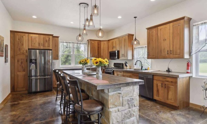 Bay City House | Isabelle Creek Haven - Ultimate Group Getaway