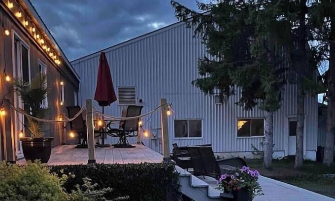 Merrickville-Wolford House | Island Apple Orchard Get Away