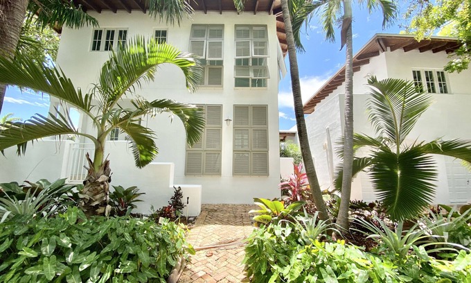 Key Biscayne House | Island Chic!