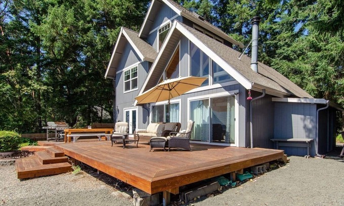 Grapeview House | Island house located on Stretch Island close to Fair Harbor