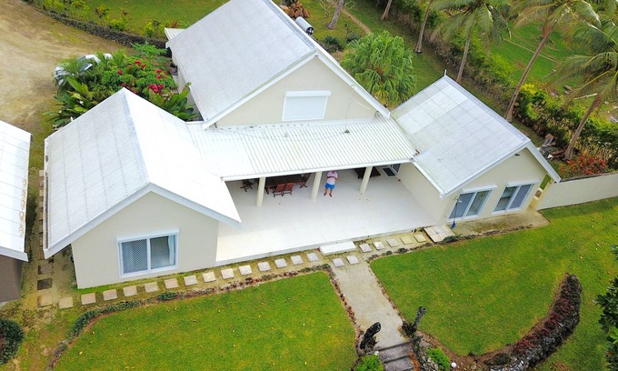 Mele House | Island living at its best nOn 2 acres of oceanfront