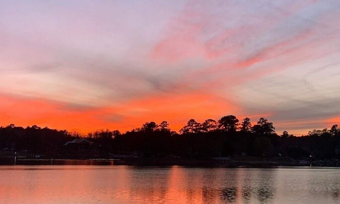 Chapin Apartment | Island's Sunset Master Blue Guest Room on Lake Murray