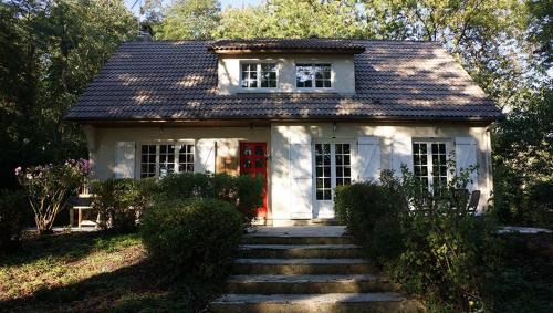 Pontgouin Villa | Isolated housse, party allowed, lake, nature