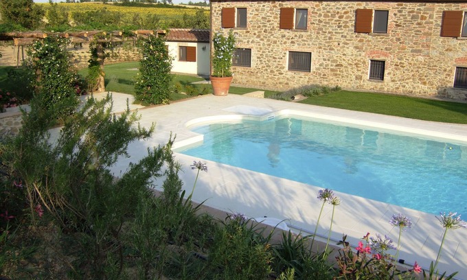 Monte San Savino Villa | Beautiful Tuscan Country Villa - Pool - Pizza Oven - Gourmet Kitchen