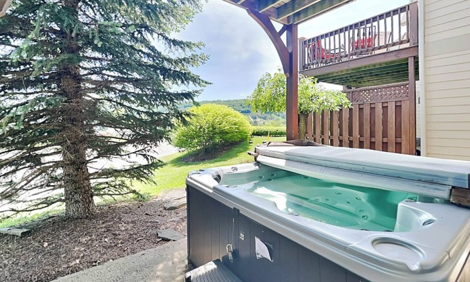 McHenry Cottage | It's 5 O'clock Somewhere