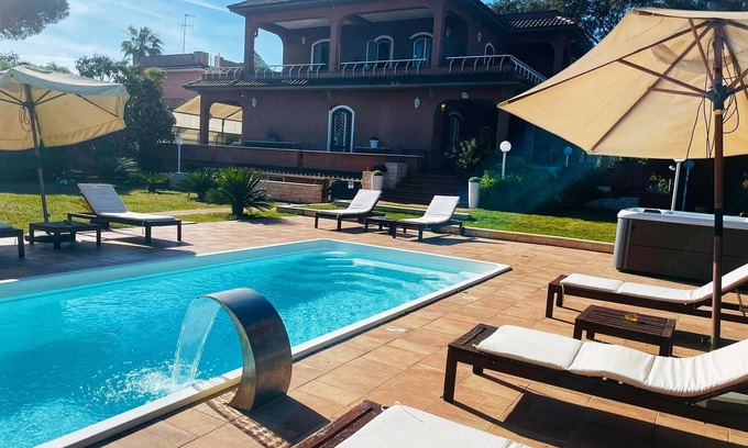 Lavinio Lido di Enea Villa | Italian Villa by the beach near Rome