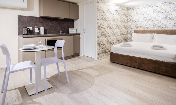 Magenta Apartment | Italianway - The B Village Standard - 01