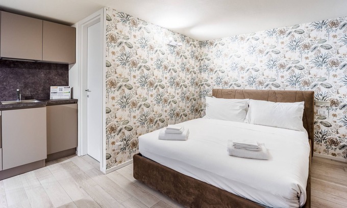 Magenta Apartment | Italianway - The B Village Standard