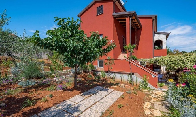 Murine Apartment | IVA house with apartment