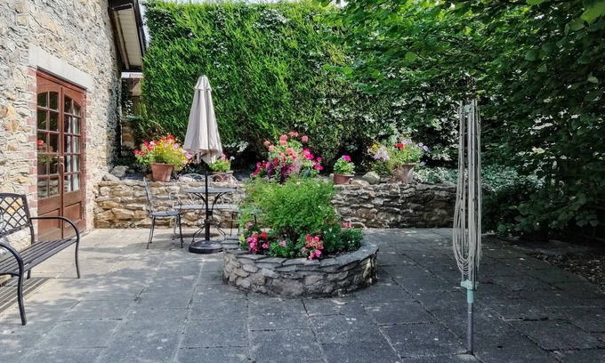 Sancton Cottage | Ivy Cottage is a former granary situated in the village of Sancton.