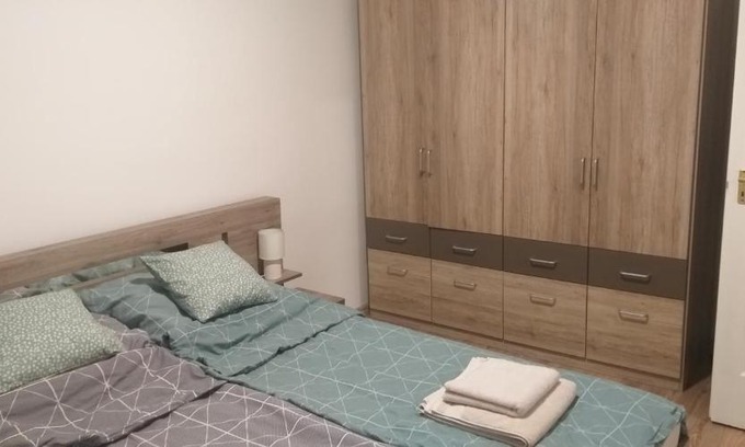 Komlo Apartment | Jószerencsét apartman
