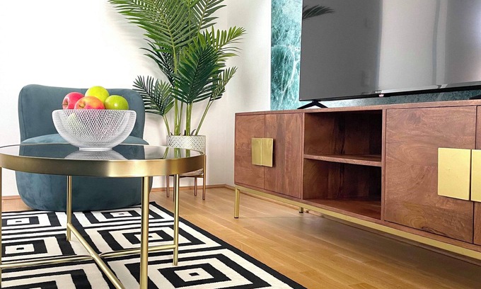 Gmunden Apartment | J.a.d.e Summary: Über