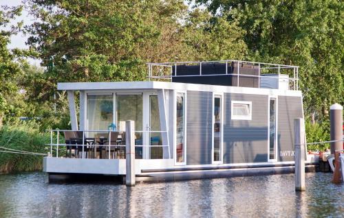 Almere Poort Boat Rental | Jack Sparrow