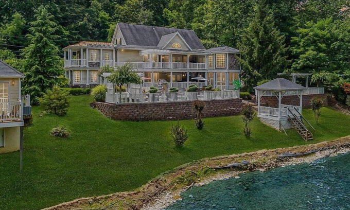 Covington House | Jackson River Estate Main House Pool, Riverfront, sleeps 15