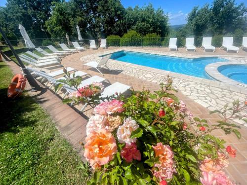Montefiascone Villa | Jacuzzi and pool - Fabulous villa in Umbria - sleeps 24 - exclusive