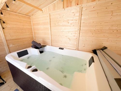 Lambezellec Apartment | Jacuzzi au Cocon brestois