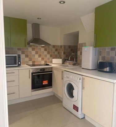 Rhondda Apartment | Jacuzzi for two cwtch