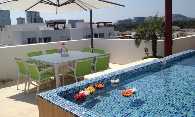 Granjas del Marques Apartment | Jacuzzi privado en roof garden con asoleadero húmedo