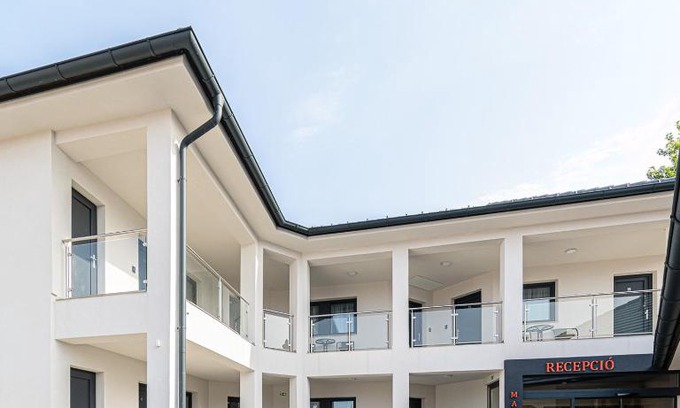 Kapuvar House | Jam Panzió