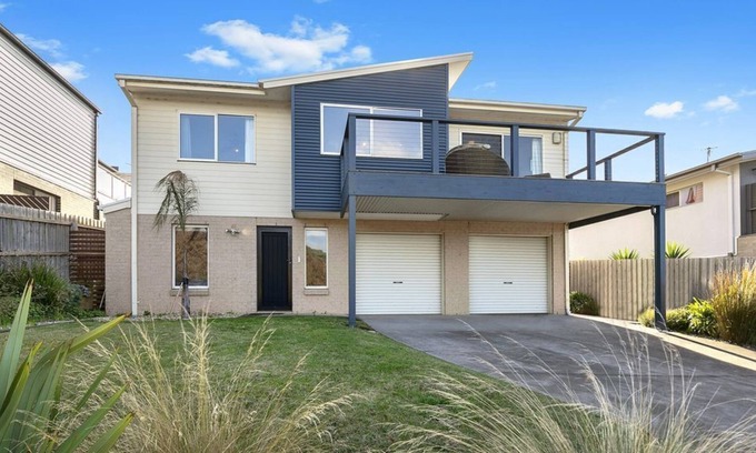 Jan Juc House | Jan Juc Ocean Views - pet friendly