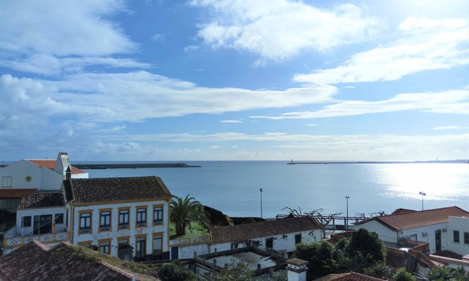 Praia da Vitoria Apartment | Janelas da Praia, Apartment by the beach.